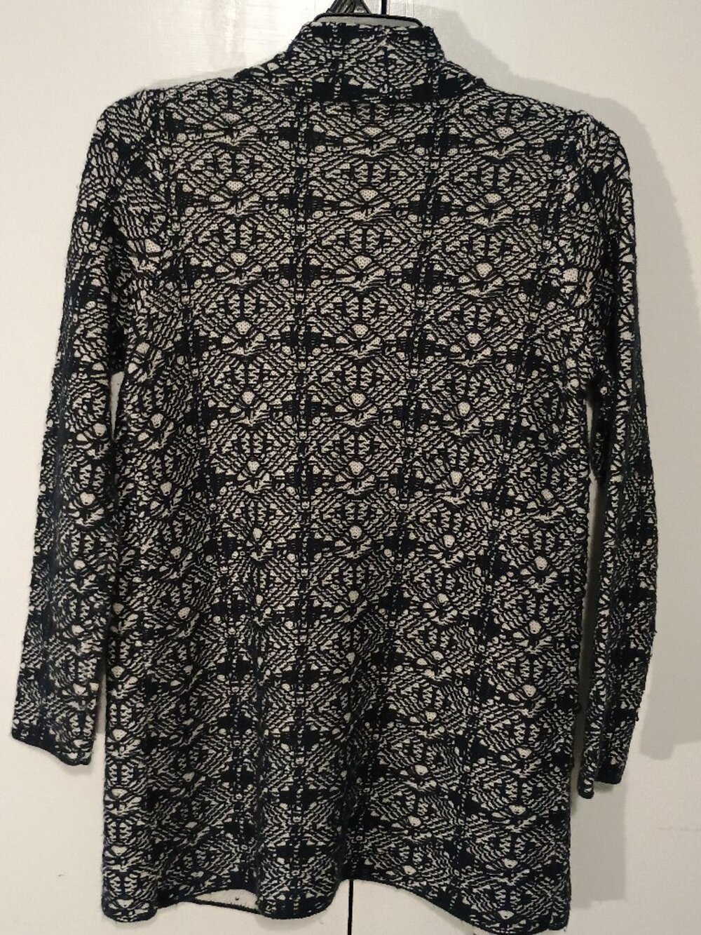 Chico’s Black White Floral Jacquard Open Front Cardigan Sweater Size 1 - Picture 3 of 7